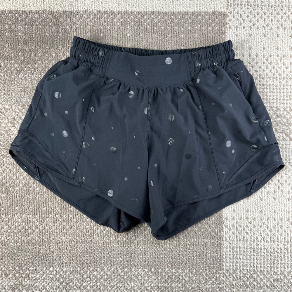 Lululemon Hotty Hot Short II 2.5 Black Polka Dot Foil Logo W7BCIT Size 4